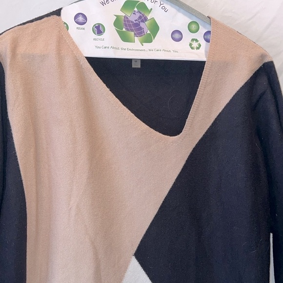 Aaeda Sweater Top, SZ M, PTP 22", Length 24", Off Center V Neck, Tri-Color Top, - Picture 5 of 7